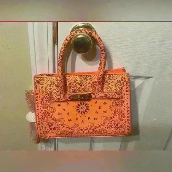 Fashion Nova Small Orange Purse - Picture 3 of 6
